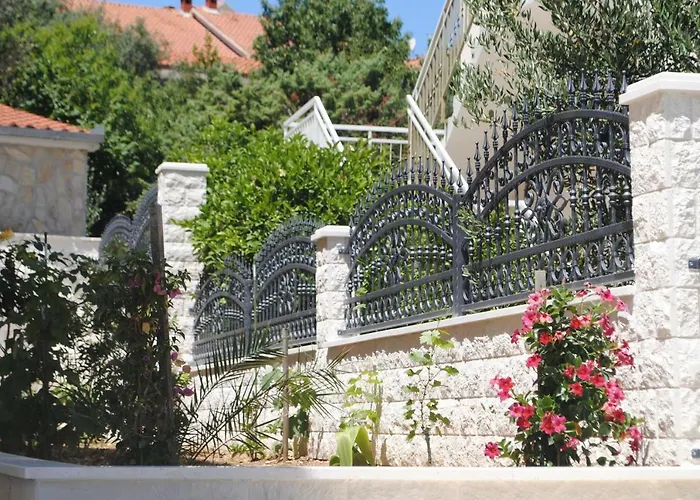 Ciovo Apartments