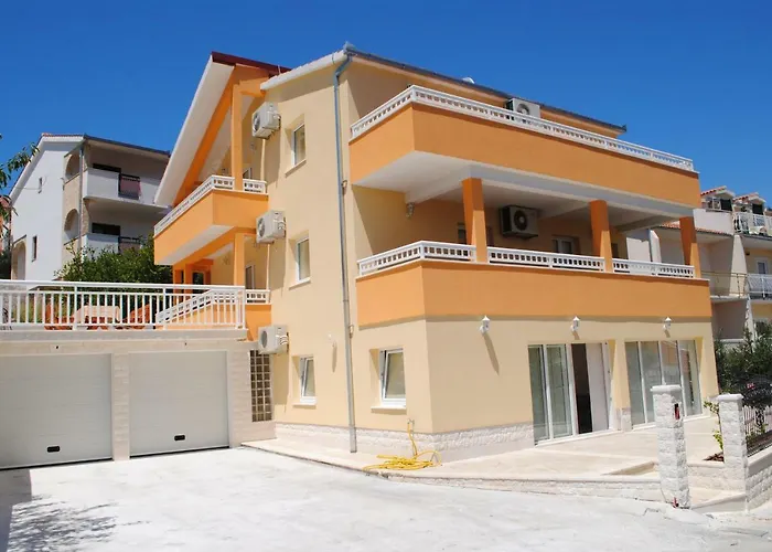 Ciovo Apartments